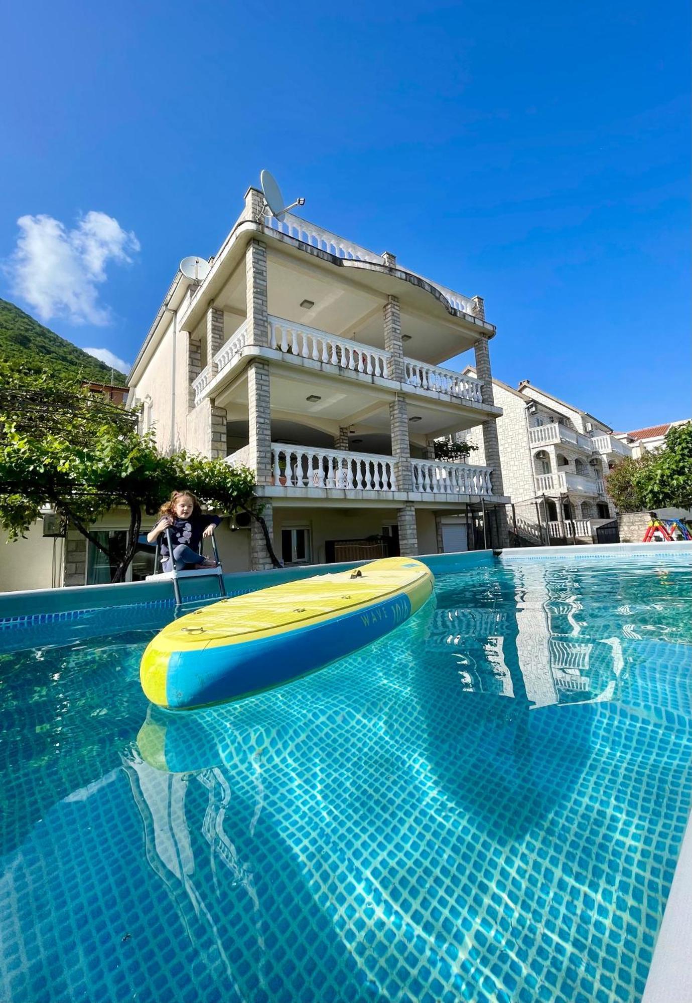 Family House With Pool & Sea View Aparthotel Bijela Eksteriør bilde