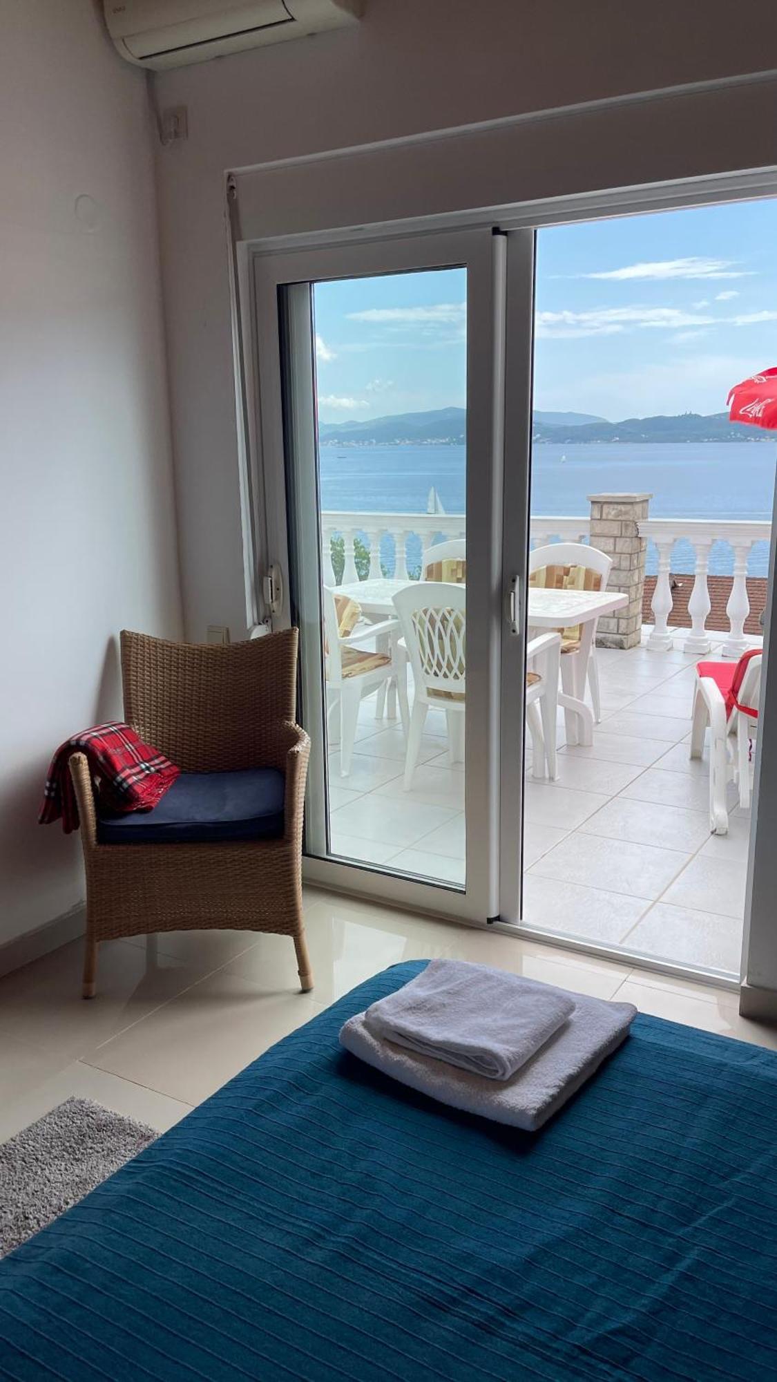 Family House With Pool & Sea View Aparthotel Bijela Eksteriør bilde
