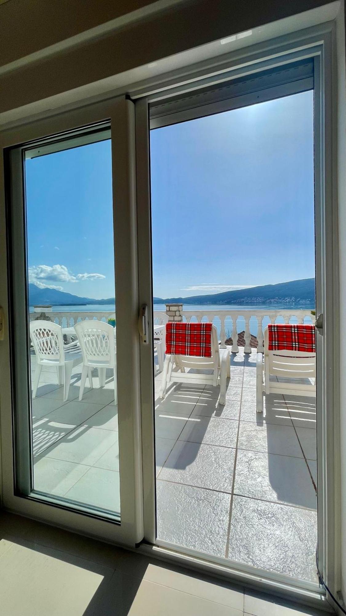 Family House With Pool & Sea View Aparthotel Bijela Eksteriør bilde